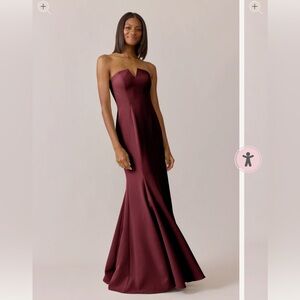 Elegant Strapless Burgundy Evening Gown